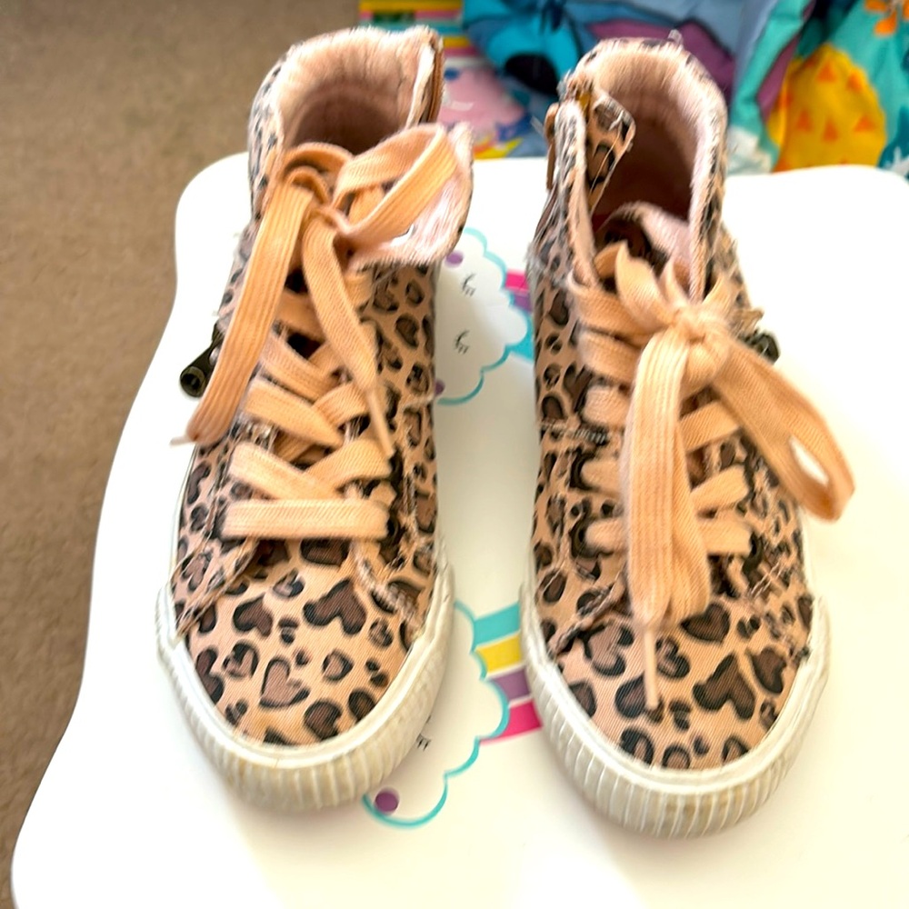 Girls Blowfish Kids brand shoes. Fruitcake high top sneaker with zipper decor.